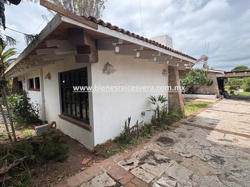 CASA EN RENTA EN TEQUISQUIAPAN EN EL FRACC. GRANJAS RESIDENCIALES. Maru