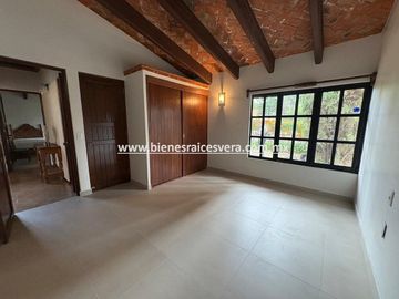 CASA EN RENTA EN TEQUISQUIAPAN EN EL FRACC. GRANJAS RESIDENCIALES. Maru