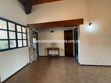 CASA EN RENTA EN TEQUISQUIAPAN EN EL FRACC. GRANJAS RESIDENCIALES. Maru