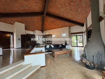 CASA EN RENTA EN TEQUISQUIAPAN EN EL FRACC. GRANJAS RESIDENCIALES. Maru