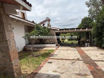 CASA EN RENTA EN TEQUISQUIAPAN EN EL FRACC. GRANJAS RESIDENCIALES. Maru