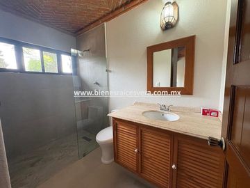 CASA EN RENTA EN TEQUISQUIAPAN EN EL FRACC. GRANJAS RESIDENCIALES. Maru