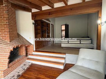 CASA EN RENTA EN TEQUISQUIAPAN EN EL FRACC. GRANJAS RESIDENCIALES. Maru