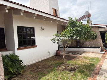 CASA EN RENTA EN TEQUISQUIAPAN EN EL FRACC. GRANJAS RESIDENCIALES. Maru