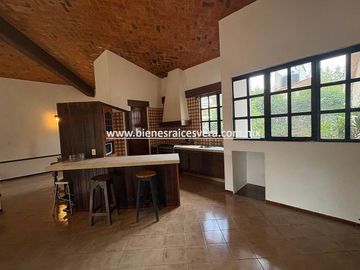 CASA EN RENTA EN TEQUISQUIAPAN EN EL FRACC. GRANJAS RESIDENCIALES. Maru