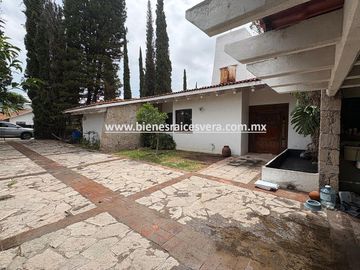 CASA EN RENTA EN TEQUISQUIAPAN EN EL FRACC. GRANJAS RESIDENCIALES. Maru