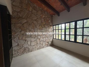 CASA EN RENTA EN TEQUISQUIAPAN EN EL FRACC. GRANJAS RESIDENCIALES. Maru
