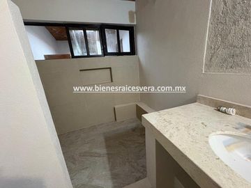 CASA EN RENTA EN TEQUISQUIAPAN EN EL FRACC. GRANJAS RESIDENCIALES. Maru
