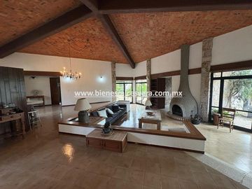 CASA EN RENTA EN TEQUISQUIAPAN EN EL FRACC. GRANJAS RESIDENCIALES. Maru