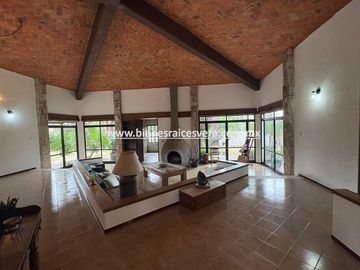 CASA EN RENTA EN TEQUISQUIAPAN EN EL FRACC. GRANJAS RESIDENCIALES. Maru