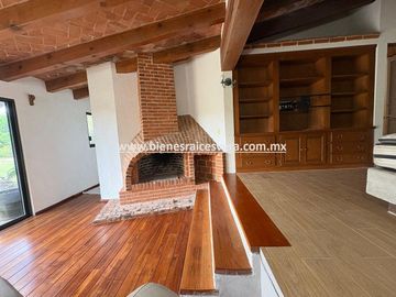 CASA EN RENTA EN TEQUISQUIAPAN EN EL FRACC. GRANJAS RESIDENCIALES. Maru