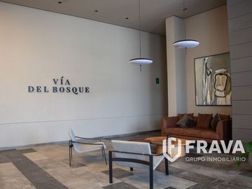 RENTA DE DEPARTAMENTO EN VIA DEL BOSQUE MANTENIMIENTO INCLUIDO