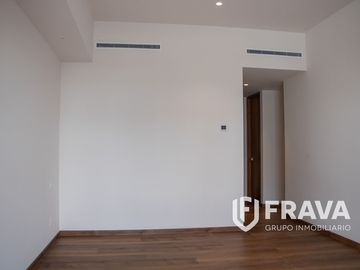 RENTA DE DEPARTAMENTO EN VIA DEL BOSQUE MANTENIMIENTO INCLUIDO