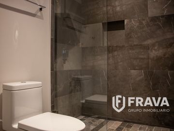 RENTA DE DEPARTAMENTO EN VIA DEL BOSQUE MANTENIMIENTO INCLUIDO