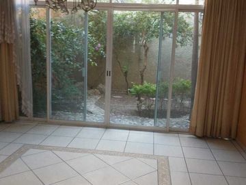Casa en venta cerca de Plaza de la Bandera