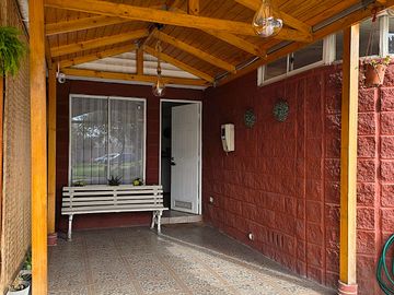 VENTA DE CASA EN EXCELENTE ESTADO! 3 DOR Y 2 BAÑOS