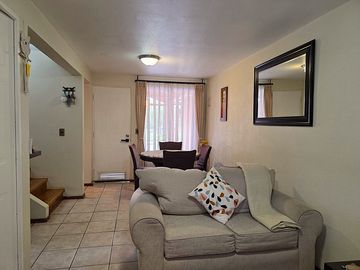 VENTA DE CASA EN EXCELENTE ESTADO! 3 DOR Y 2 BAÑOS
