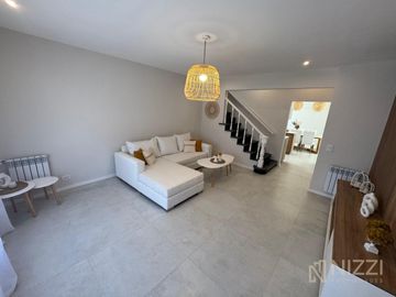 Chalet 5 ambientes con garage -  Paseo Aldrey