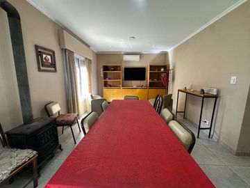 VENTA CASA FRANCISCO ALVAREZ 4 AMBIENTES C/PILETA