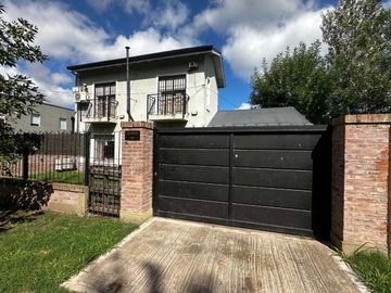 VENTA CASA FRANCISCO ALVAREZ 4 AMBIENTES C/PILETA
