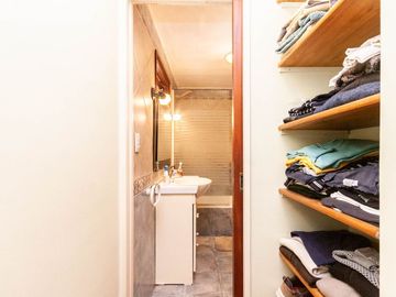 CASA EN VENTA 5 AMBIENTES EN ADROGUE - OPORTUNIDAD