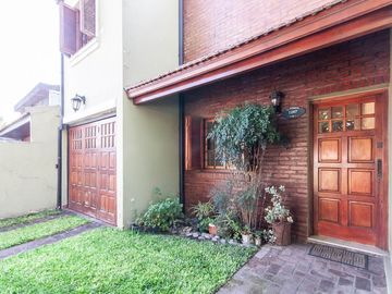 CASA EN VENTA 5 AMBIENTES EN ADROGUE - OPORTUNIDAD