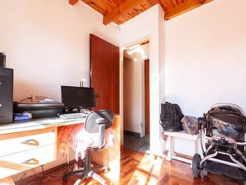 CASA EN VENTA 5 AMBIENTES EN ADROGUE - OPORTUNIDAD