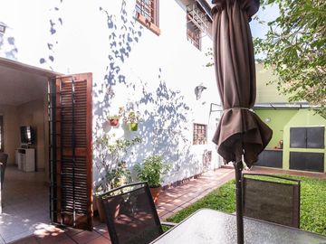CASA EN VENTA 5 AMBIENTES EN ADROGUE - OPORTUNIDAD