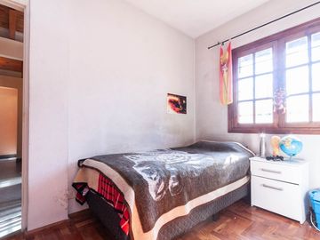 CASA EN VENTA 5 AMBIENTES EN ADROGUE - OPORTUNIDAD