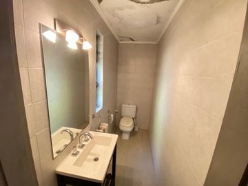 CASA 6 AMBIENTES VENTA ADROGUE PILETA FONDO LIBRE