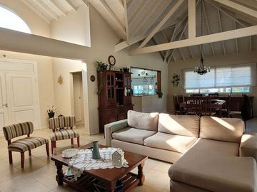 Hermosa casa en venta Barrio del Buen Retiro Pilar