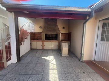 VENTA CASA 4 AMB-HURLINGHAM-V. TESEI-APTA CRÉD.