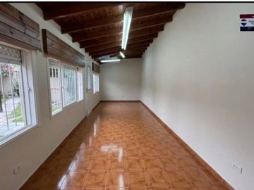 VENTA CASA 4 AMB-HURLINGHAM-V. TESEI-APTA CRÉD.