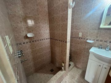 VENTA CASA 4 AMB-HURLINGHAM-V. TESEI-APTA CRÉD.