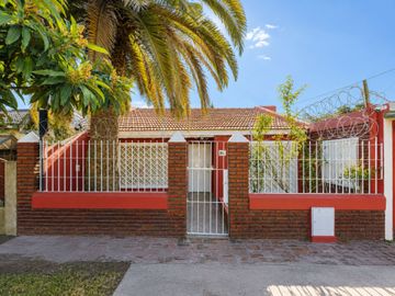 VENTA CASA 3 AMB GALERIA PATIO FRANCISCO ALVAREZ