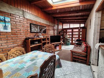 VENDE ESPACIOSA CASA EN CONDOMINIO CERRADO EN MAIPU