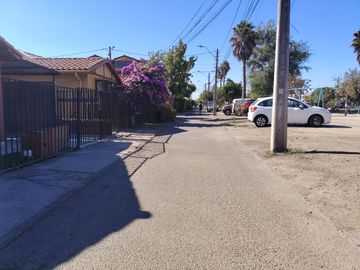 VENDE ESPACIOSA CASA EN CONDOMINIO CERRADO EN MAIPU