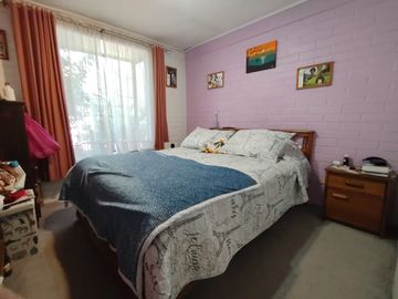 VENDE ESPACIOSA CASA EN CONDOMINIO CERRADO EN MAIPU
