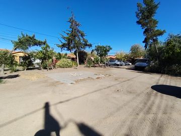 VENDE ESPACIOSA CASA EN CONDOMINIO CERRADO EN MAIPU
