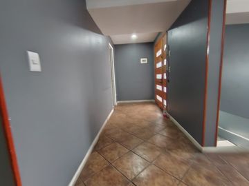 VENTA AMPLIA CASA EN CONDOMINIO MAIPU