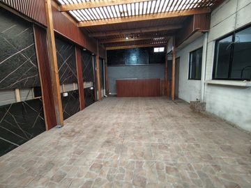 VENTA AMPLIA CASA EN CONDOMINIO MAIPU