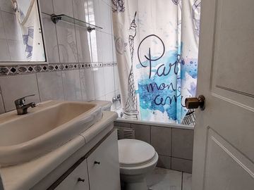 VENTA AMPLIA CASA EN CONDOMINIO MAIPU