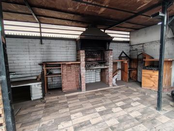VENTA AMPLIA CASA EN CONDOMINIO MAIPU