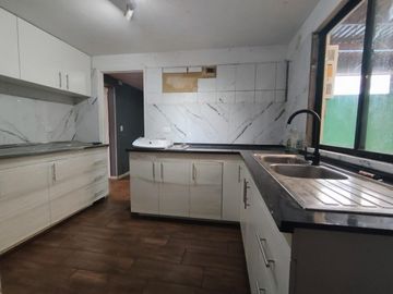 VENTA AMPLIA CASA EN CONDOMINIO MAIPU