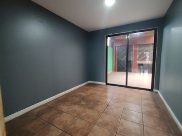 VENTA AMPLIA CASA EN CONDOMINIO MAIPU
