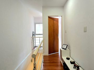 Venta Triplex 5 Amb. Jardín, y Garage OLIVOS