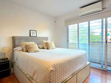 Venta Triplex 5 Amb. Jardín, y Garage OLIVOS