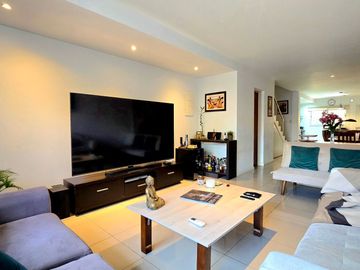 Venta Triplex 5 Amb. Jardín, y Garage OLIVOS