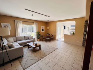 VENTA CASA PILAR 5 AMBIENTES PERMUTA