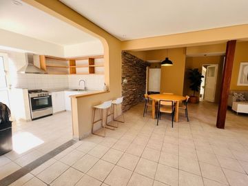 VENTA CASA PILAR 5 AMBIENTES PERMUTA